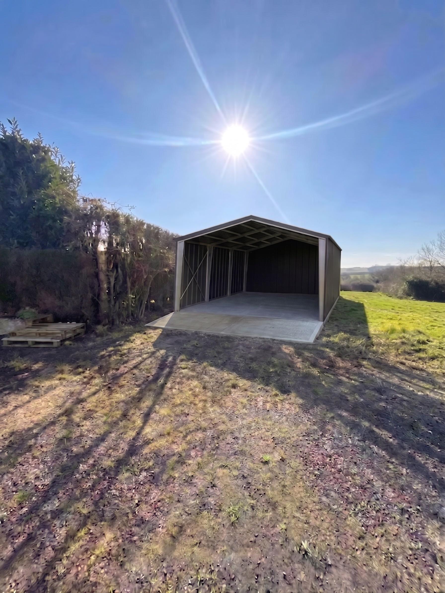 Hangar agricole en ossature et bardage métallique